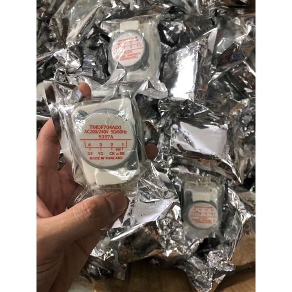 Đồng hồ thái lan 704