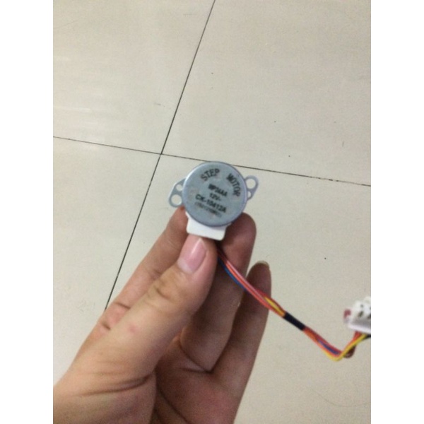 motor vẩy đảo gió điều hòa chân trung