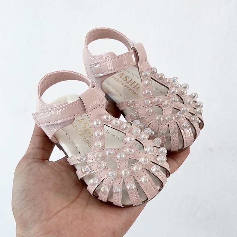 Sandal tập đi cho bé gái - Dép quai hậu rọ cho bé đính ngọc điệu đà sang chảnh (hồng trắng) size tiểu, da PU mềm A13