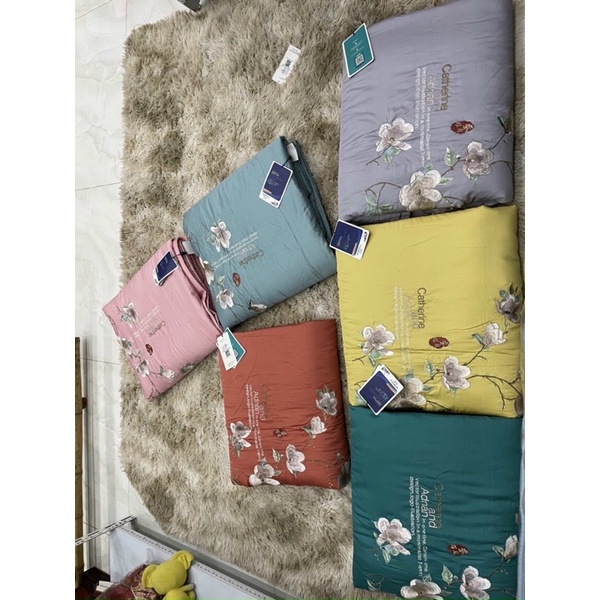 Chăn hè lụa tơ tằm thêu mềm mát