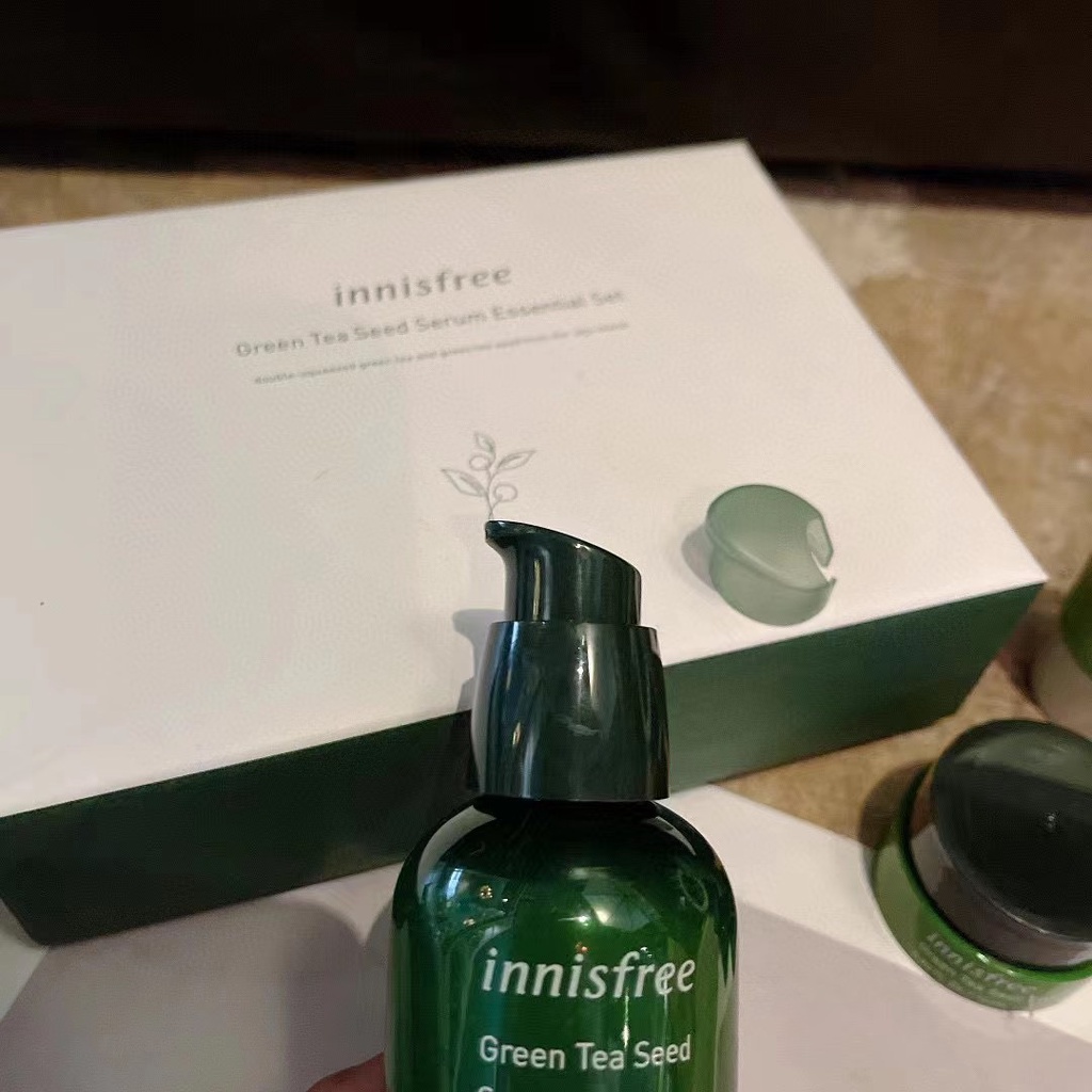 Bộ mỹ phẩm dưỡng da Innisfree thành phần trà xanh