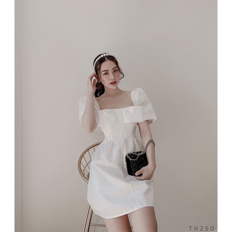 Đầm thiết kế cao cấp may 2 lớp đúp khoá vải tapta xịn cổ vuông tay bồng xếp ly eo