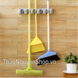 Móc treo chổi bắt ốc vít