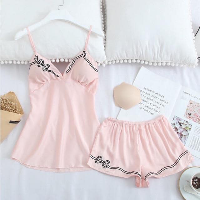 Đồ Ngủ 2 Dây Quần Cộc Ren Xẻ Mặc Nhà Lụa Satin Cao Cấp AMK.10049