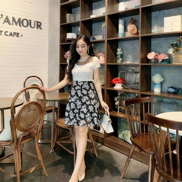 Váy voan xòe, cổ lưới