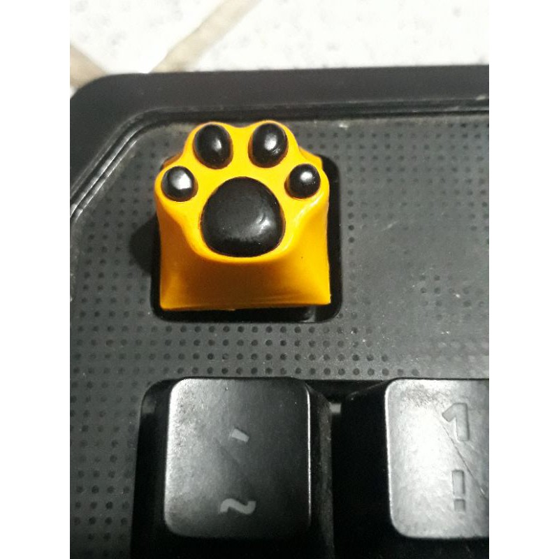 Keycap chân mèo trang trí bàn phím cơ gaming.