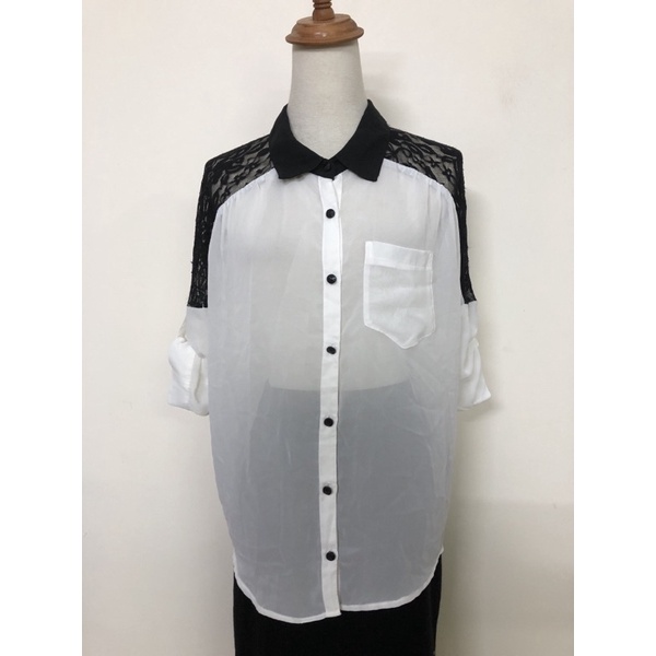 size M áo sơ mi voan phối ren màu trắng đen 2hand form cánh dơi mới mát