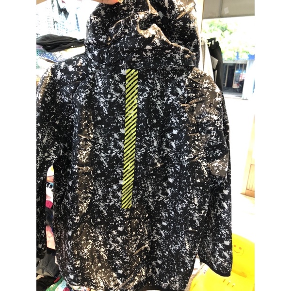 Áo khoác gió bé trai màu đen 2 lớp Matalan