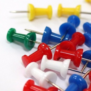 [Mã SKAMLTSM9 giảm 10% đơn 99K] ĐINH GHIM MŨ NHỰA - GHIM BẢNG BẦN - combo tá (12 cái)