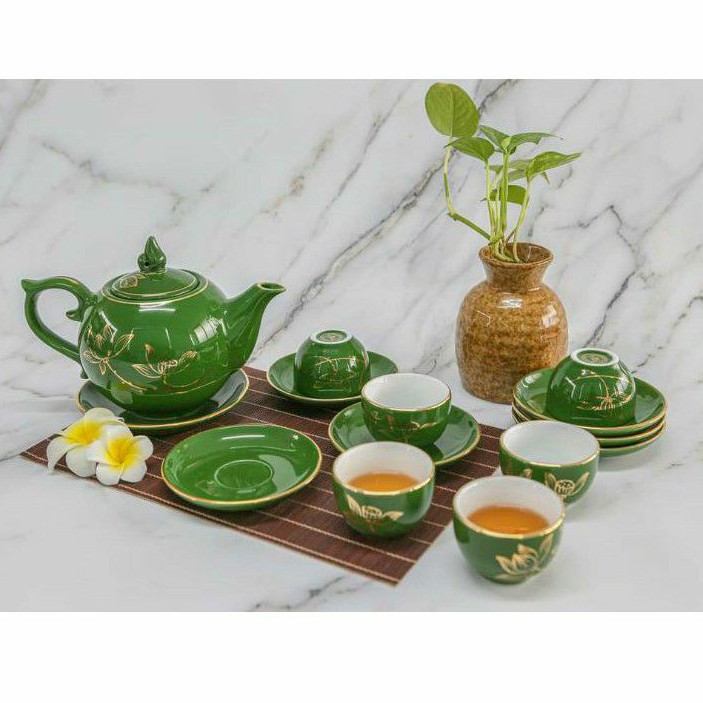 Bộ ấm chén Bát Tràng màu xanh lục bảo vẽ sen kẻ chỉ vàng kim