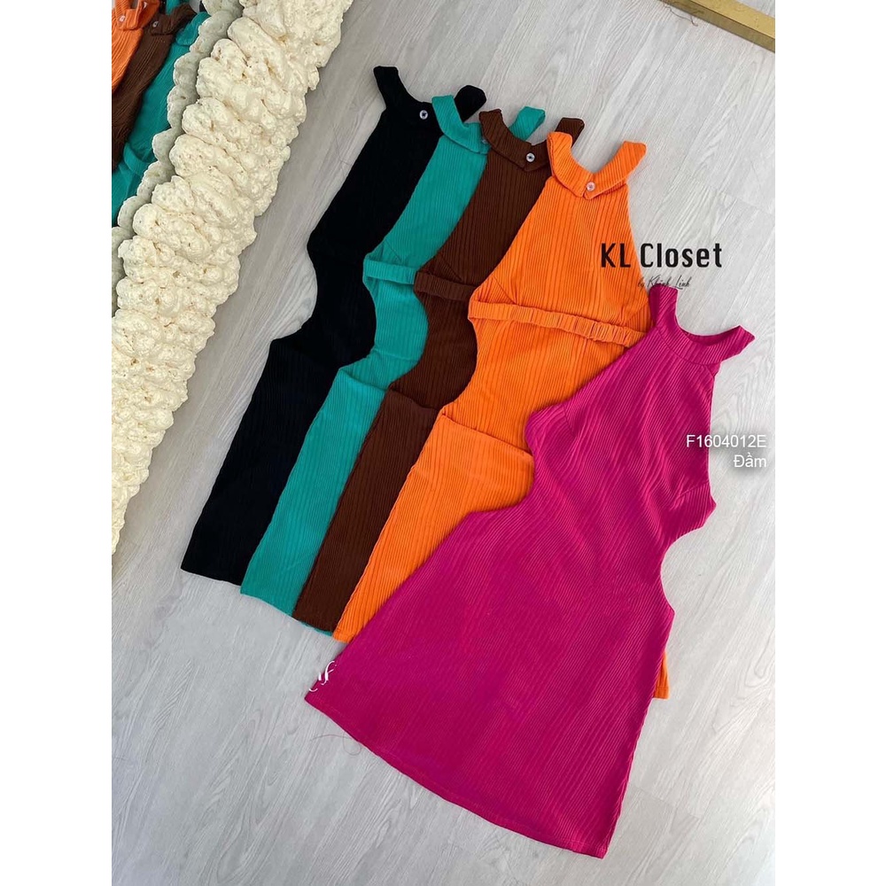 Đầm body khoét eo hai bên cổ yếm hở lưng!