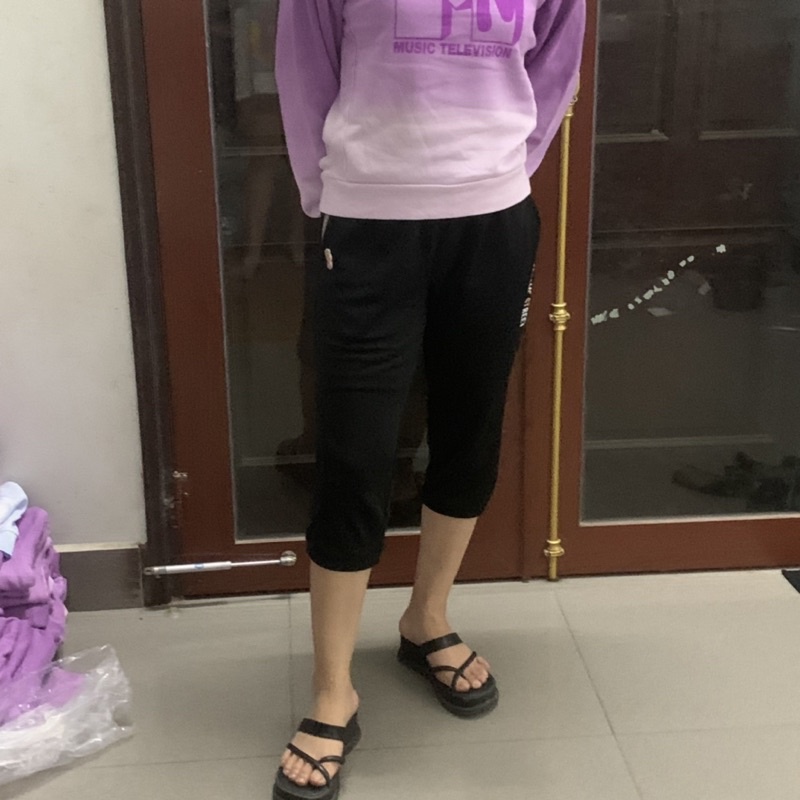 Quần thể thao dáng lửng nữ, hàng dư