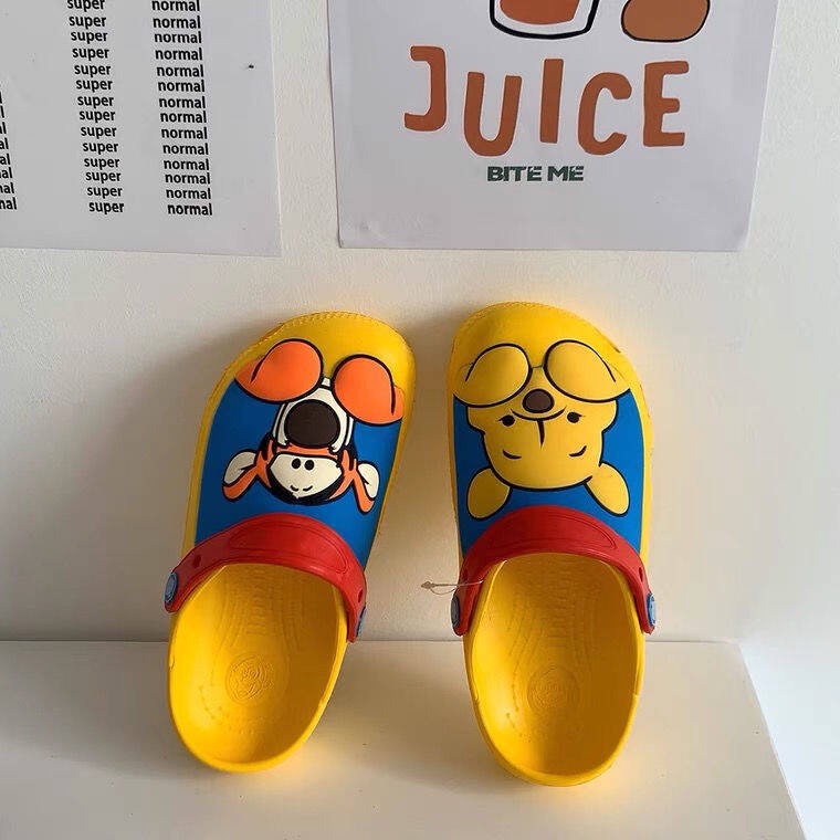 Dép Quai Ngang Họa Tiết Gấu Pooh Dễ Thương FT2463