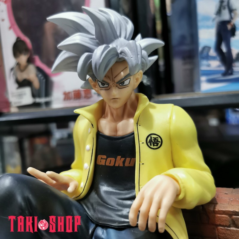 Mô hình figure: Super Saiyan Blue Son Goku Ngồi Bậc Tam Cấp 2020