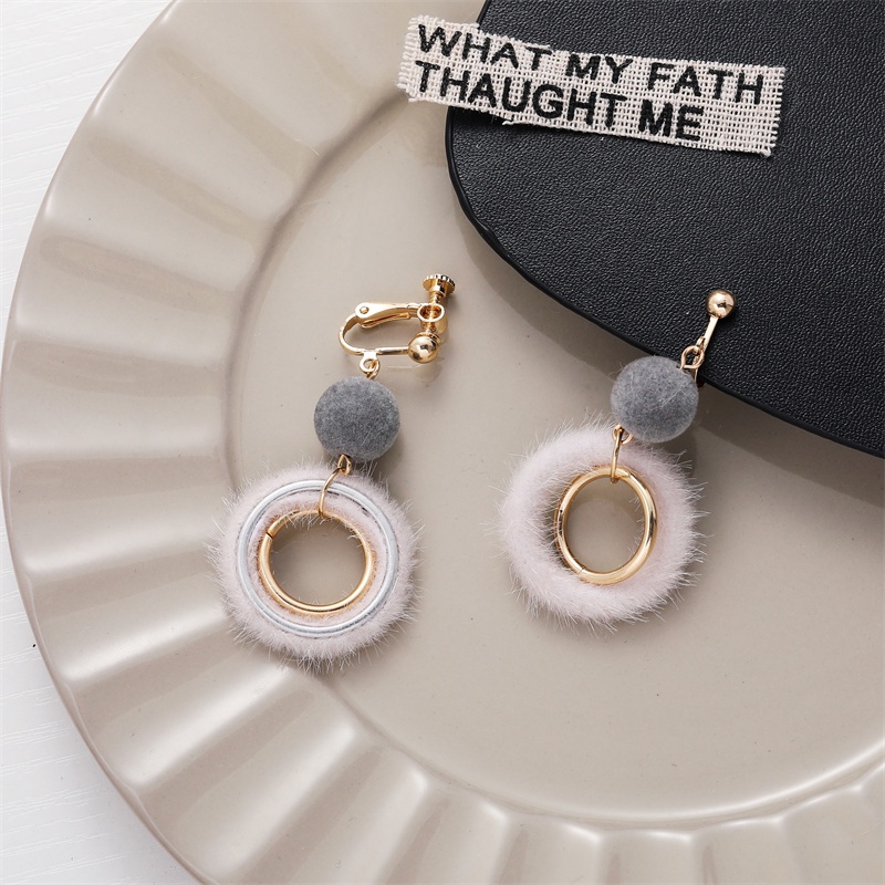 Khuyên tai kẹp không bấm lỗ chốt điều chỉnh K032 bằng hợp kim mạ vàng hình tròn gắn bông bigsize dáng dài Leous