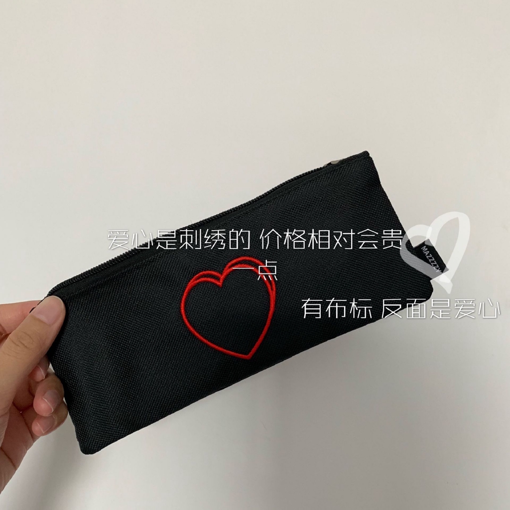 Túi đựng bút thêu trái tim