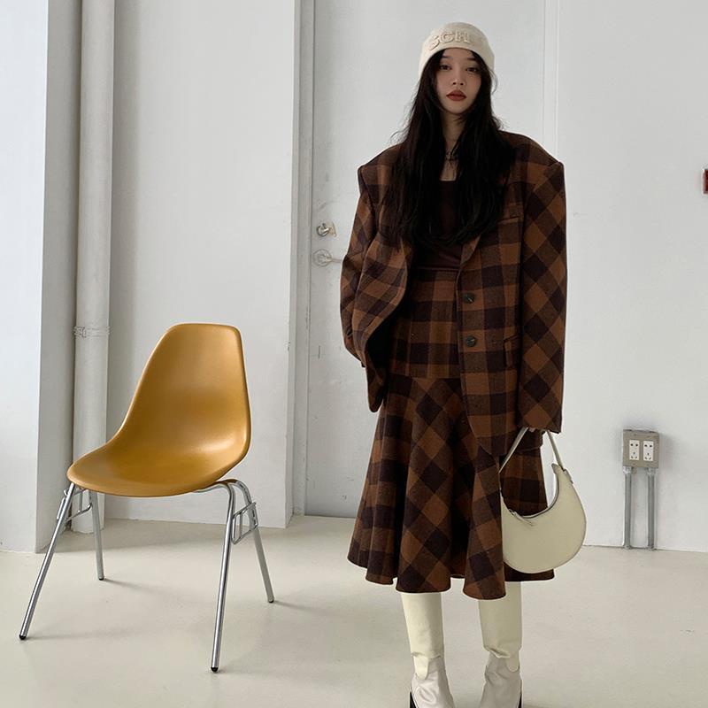 Bộ Áo Phối Chân Váy Lưng Cao Thiết Kế Trẻ Trung Cho Nữ