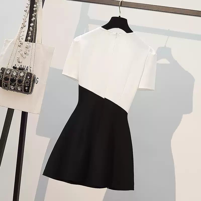 Large size women's clothing fat sister 2022 summer suit Women's Western style age-reducing slimming belly-covering dress shorts two-piece suit summer thin