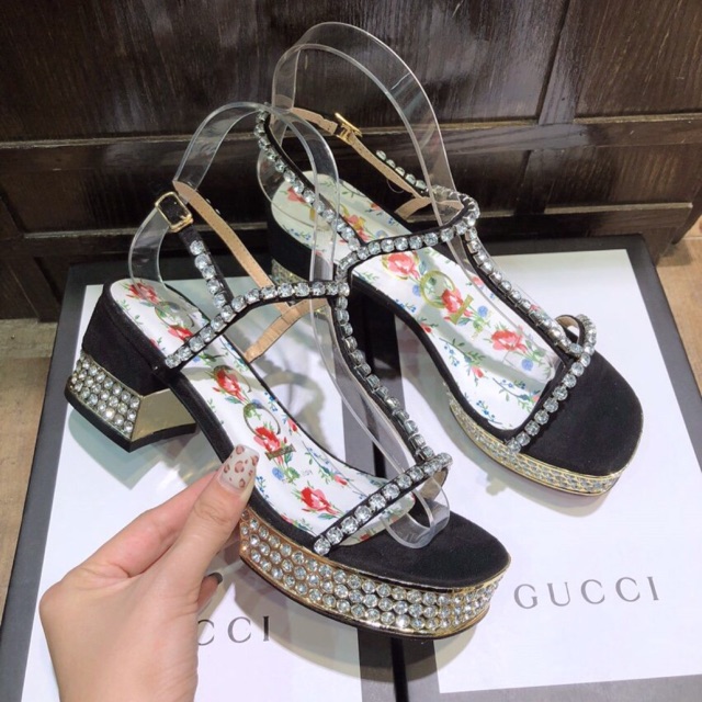 Conbo dép đá thuanh