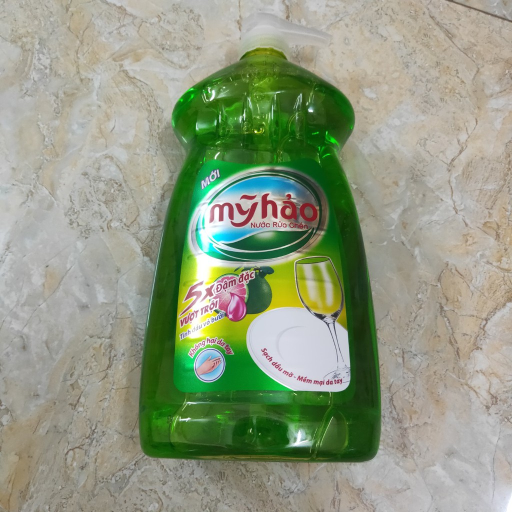Nước rửa chén Mỹ Hảo Tinh Dầu Vỏ Bưởi màu Xanh Chai bự 1500g