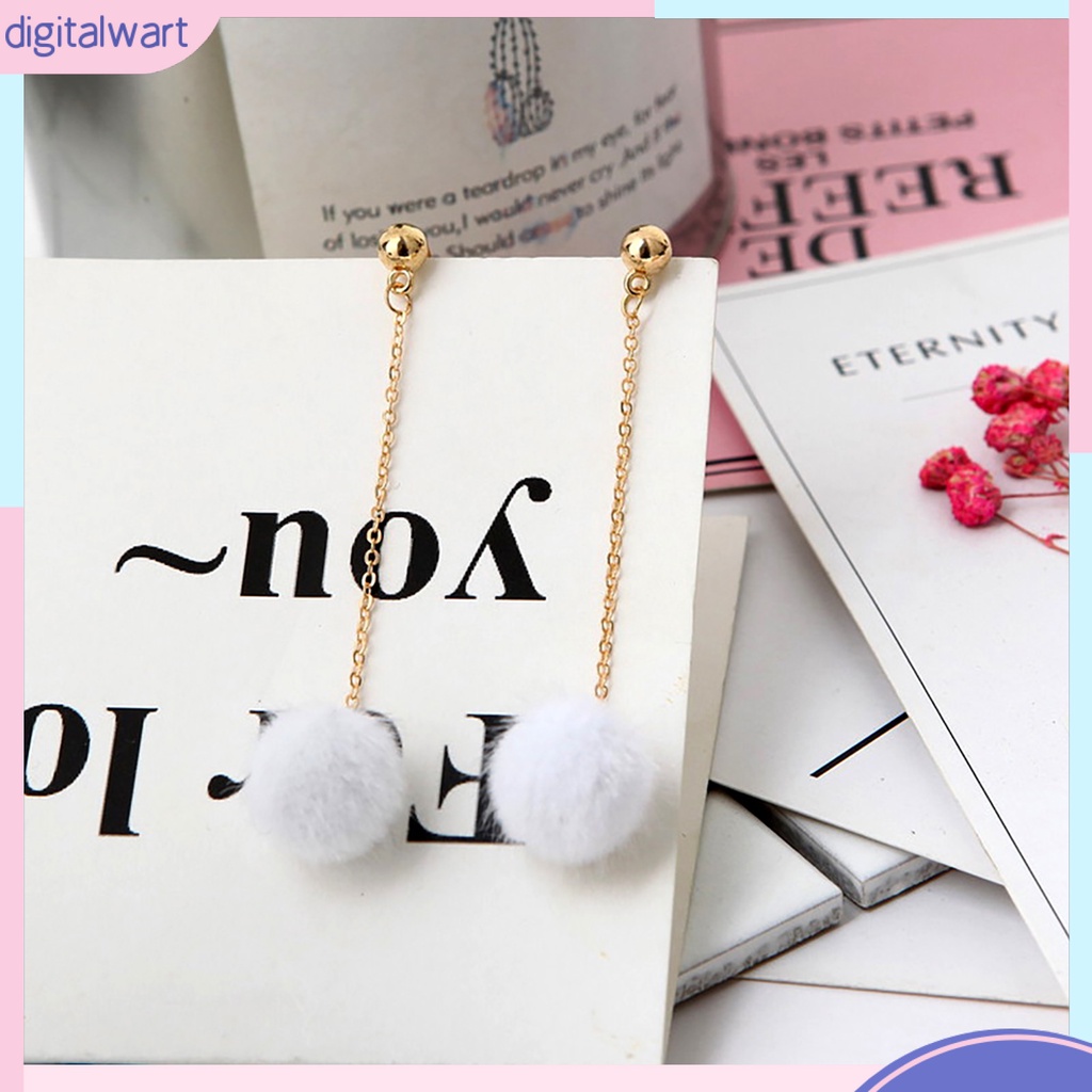 Đôi khuyên tai gắn trang trí quả cầu lông xù xinh xắn dành cho nữ