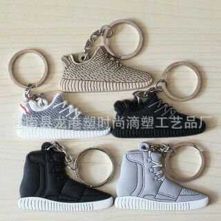 Móc khóa giày thể thao combo 10 cái