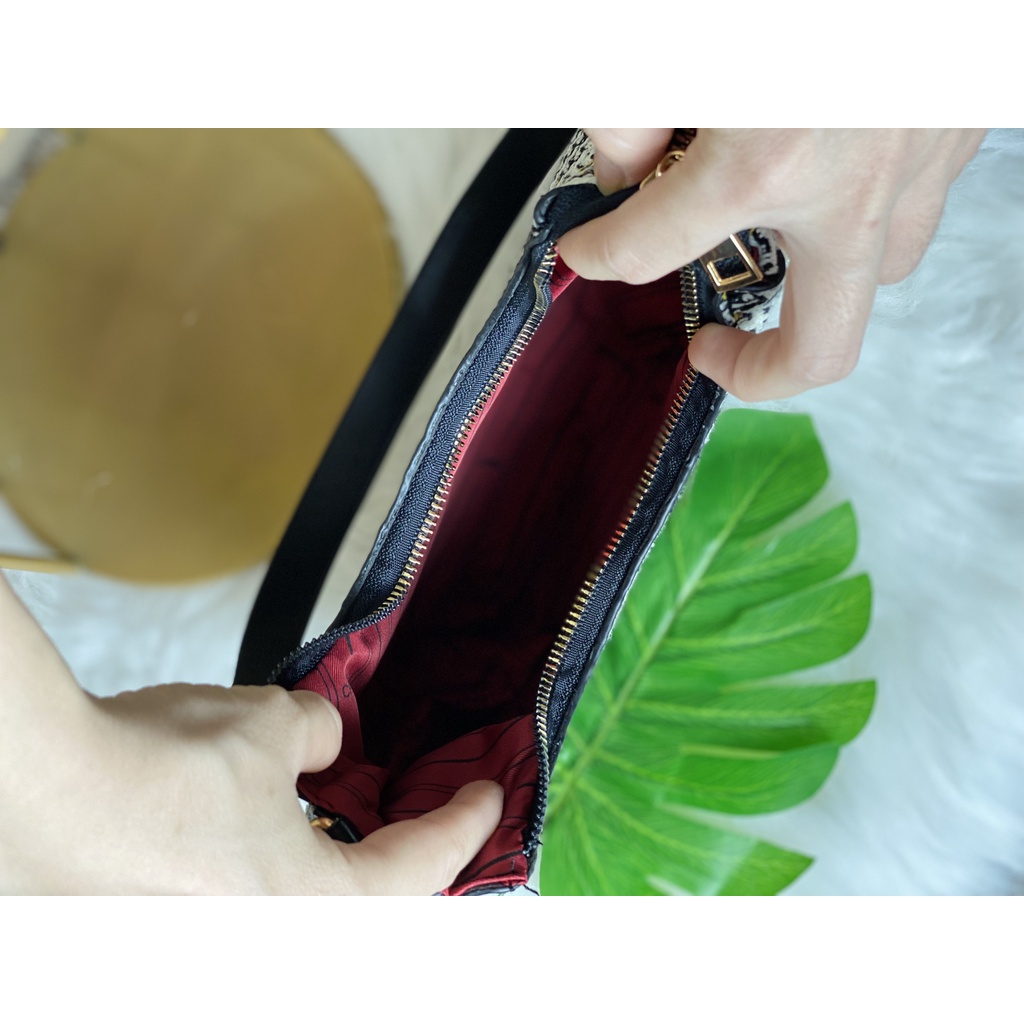 Túi xách nữ đeo chéo bầu kẻ ô đẹp Hot Trend 2022