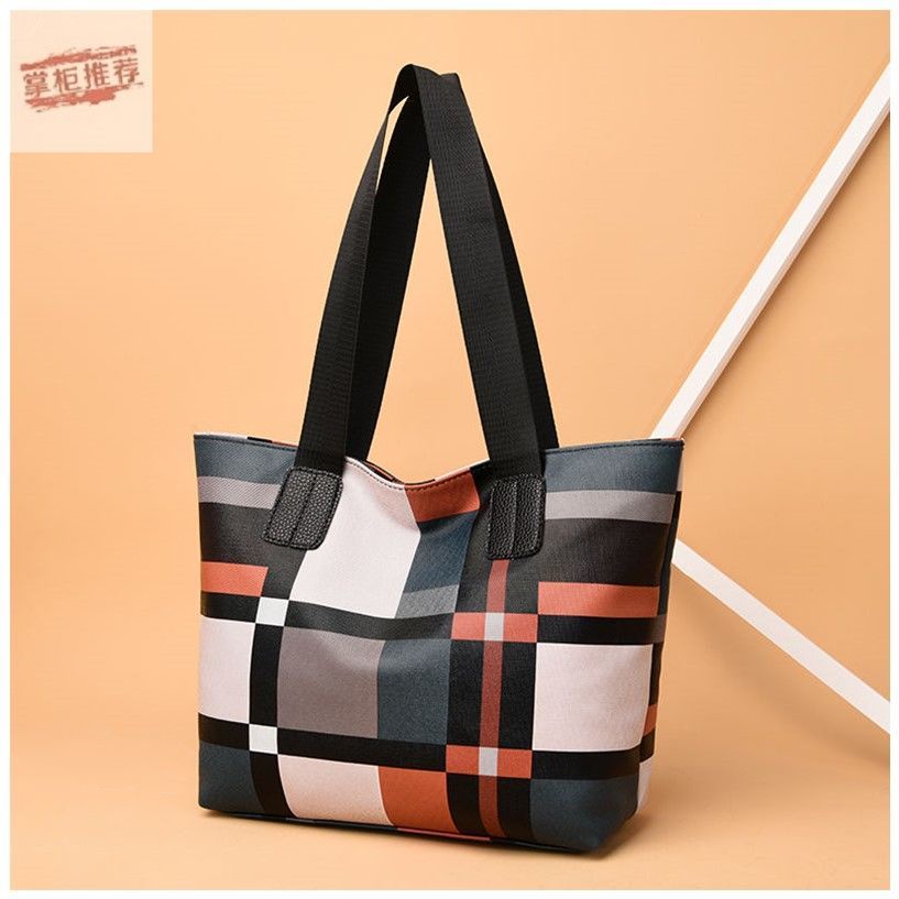 Túi Xách Tay Bằng Da Mềm Sức Chứa Lớn Họa Tiết Sọc Màu Tương Phản Đơn Giản Mới Cho Nữ