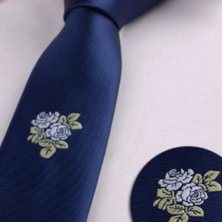 Cà vạt + cái áo nam thời thượng