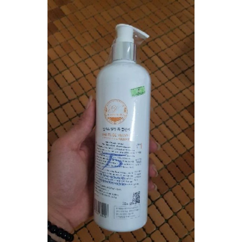 Sữa rửa mặt tạo bọt The Elise Velvet LINDSAY 500ml