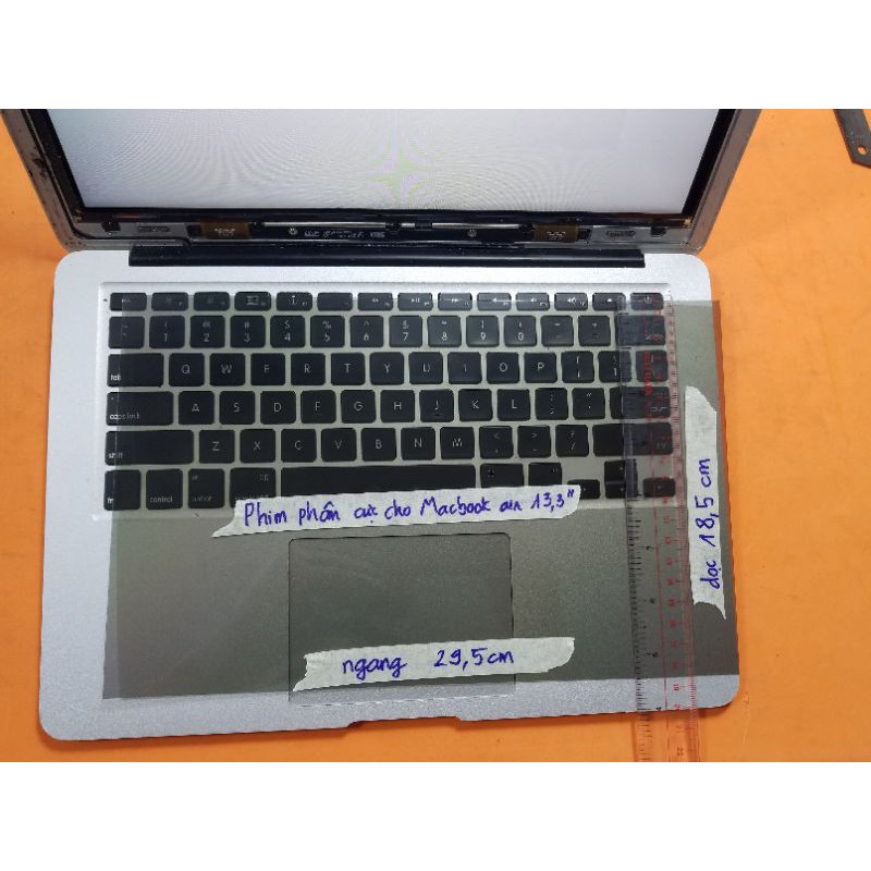 phim phân cực macbook air tặng dao,khăn lau,hướng dẫn dán