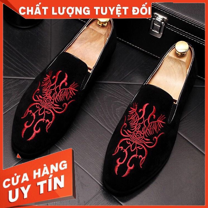 Giày lười da lộn { SALE RẺ VÔ ĐỊCH } Họa tiết thêu đầu rồng màu đỏ, đế cao su khâu chỉ gai bảo hành 12 tháng.