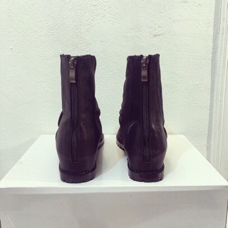 Boot chiến binh hở gót