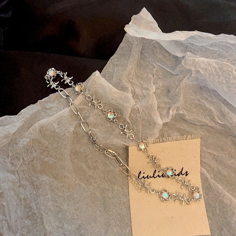 Vòng cổ Mặt Trăng Khuyết Đính Đá Nhỏ Tinh Tế