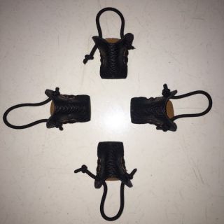 Bịt mỏ và bịt cựa gà