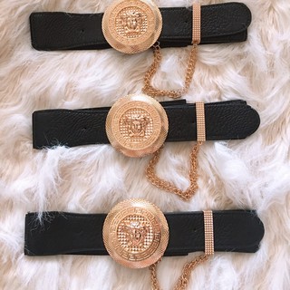  Đai váy dây xích phối đầm của nữ. 