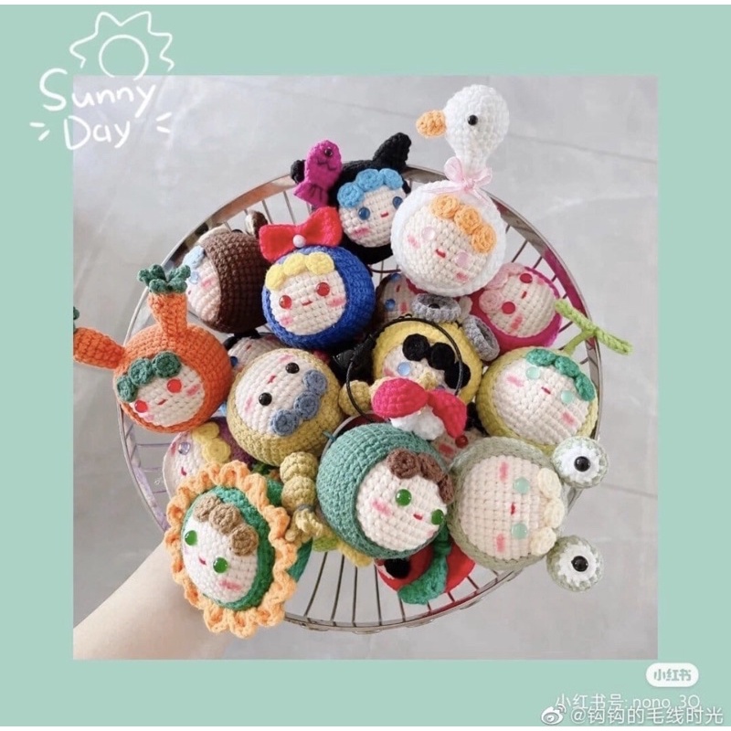 Móc khóa em bé colplay bằng len