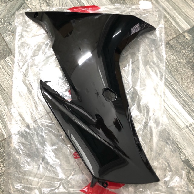 Ốp động cơ bên trái Gsx-R 150/ Cánh yếm bên trái  Gsx