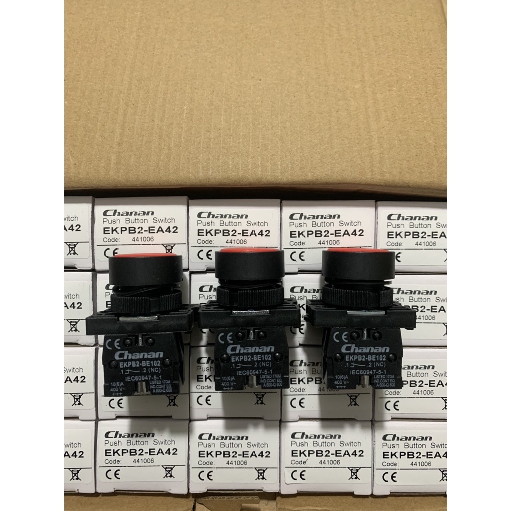 Nút ấn ko đèn màu đỏ EA42 NC (CNC)
