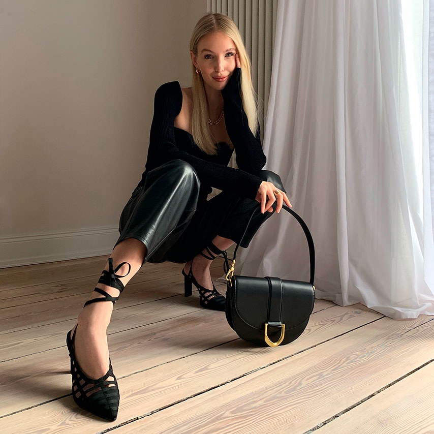 Túi xách dáng bầu yên ngựa 𝗖&𝗞 cao cấp phong cách trẻ trung - Gabine Saddle Bag