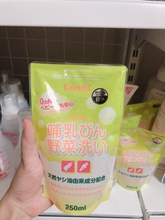 Combo Nước rửa bình sữa và rau quả Combi 300ml + 250ml