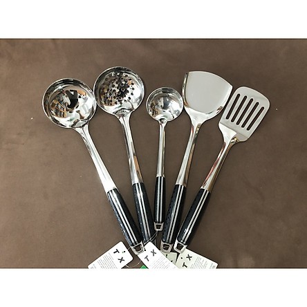 Vá múc canh inox cán đen cao cấp - Vá lỗ lọc thức ăn, trụng mì,.... chất liệu inox không gỉ sét cán đen dày xịn cao cấp