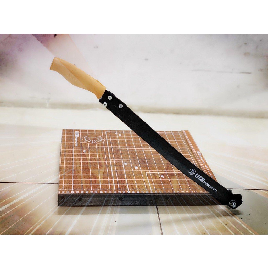 Bàn cắt giấy Leco gỗ khổ A4 chắc chắn, Mẫu mã đẹp, phù hợp cho văn phòng - Văn Phòng Phẩm