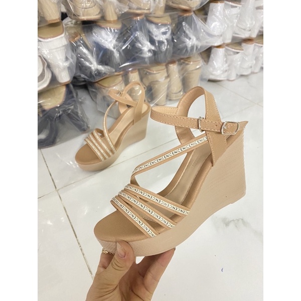 Sandal đế xuồng siêu nhẹ