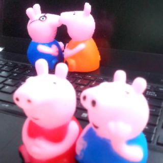 Đồ chơi bồn tắm heo peppa chút chít