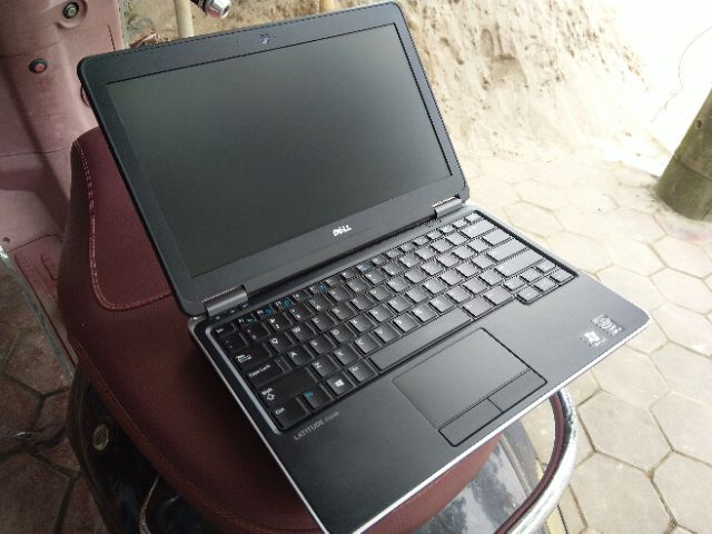 Laptop Dell e7240 i5 4300u/ram4gb/ssd120gb/hd4500 siêu mỏng nhẹ