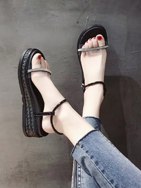 Sandal đế giả cói