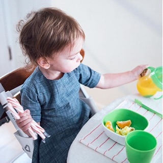 Chén ăn chống trượt Munchkin cho bé