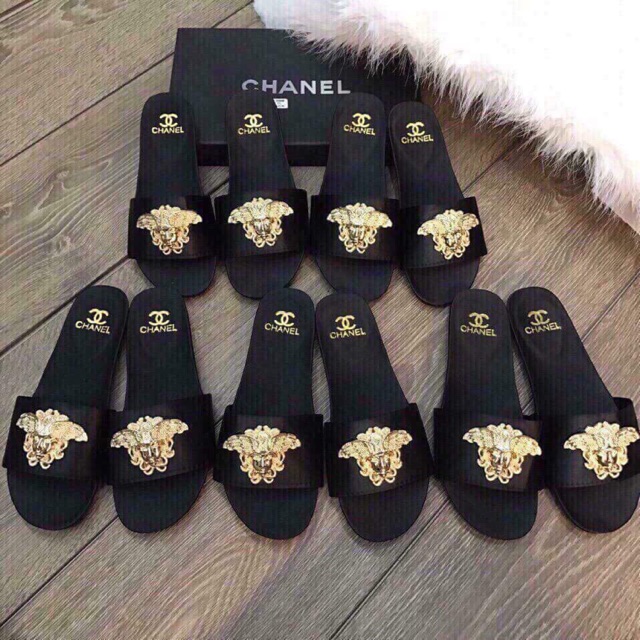 Dép lê versace