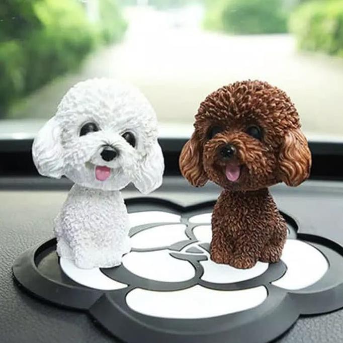 Đồ Chơi Chú Chó Poodle Màu Trắng Gắn Bảng Điều Khiển Xe Hơi